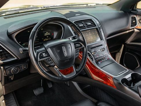 Used 2019 Lincoln Nautilus Reserve image 10