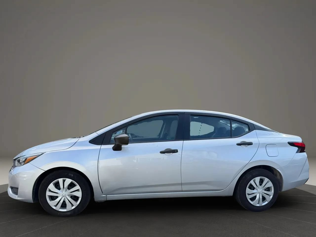 Used 2025 Nissan Versa S FWD image 8