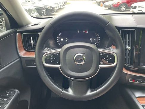 Certified 2023 Volvo XC60 B5 Plus AWD/4WD image 19