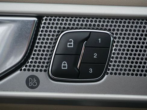 Used 2020 Ford Explorer Limited AWD/4WD image 18