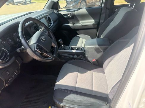 Used 2020 Toyota Tacoma TRD Sport w/ Technology Package AWD/4WD image 17