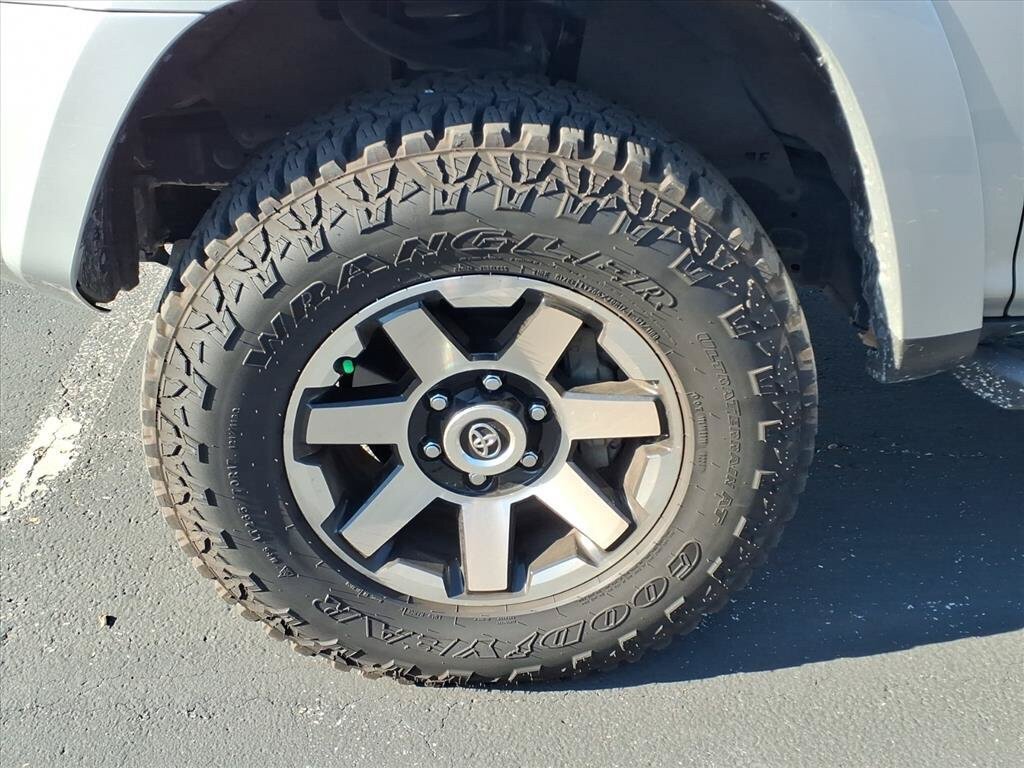 Used 2023 Toyota 4Runner TRD Off-Road AWD/4WD image 15