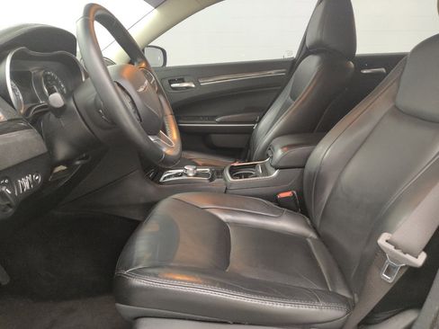 Used 2018 Chrysler 300 Touring L RWD image 17