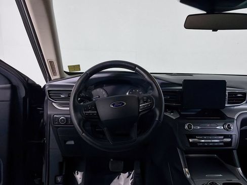 Used 2020 Ford Explorer XLT w/ Equipment Group 202A AWD/4WD image 19