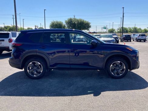 Used 2025 Nissan Rogue SV image 4