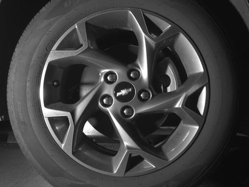 Used 2025 Chevrolet Trax LT image 13