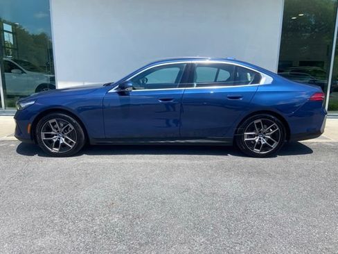 Used 2026 BMW 530i xDrive w/ Premium Package AWD/4WD image 2