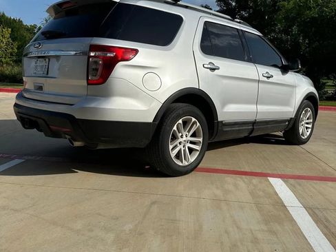 Used 2013 Ford Explorer XLT FWD image 5