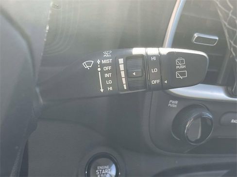 Certified 2025 Hyundai Venue SEL image 17