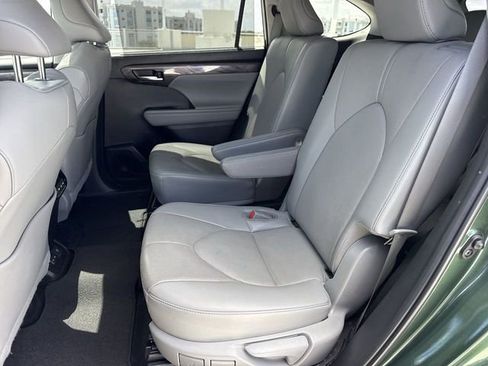 Used 2023 Toyota Highlander Limited image 23