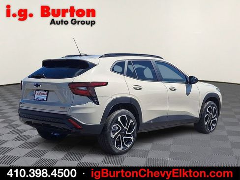 New 2026 Chevrolet Trax RS w/ Sunroof Package FWD image 4