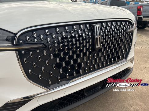 Used 2025 Lincoln Aviator 2WD image 4