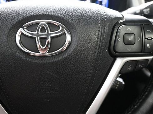 Used 2017 Toyota Highlander Limited image 30