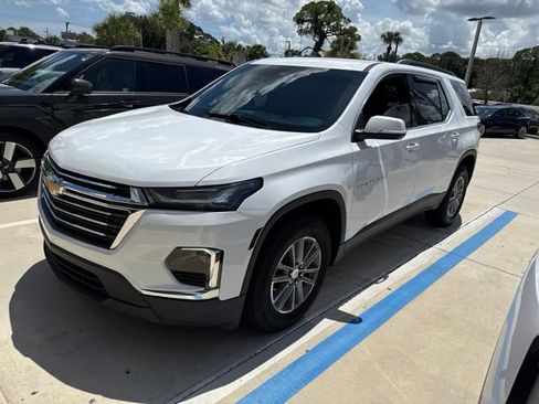 Used 2023 Chevrolet Traverse LT FWD image 3