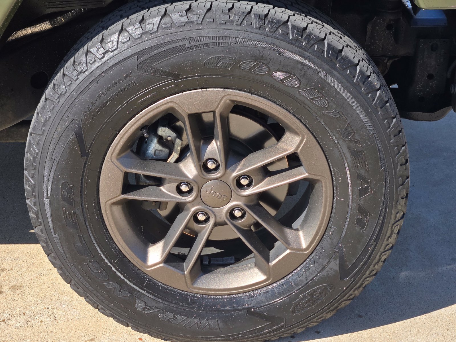 Used 2016 Jeep Wrangler Unlimited Sahara AWD/4WD image 7
