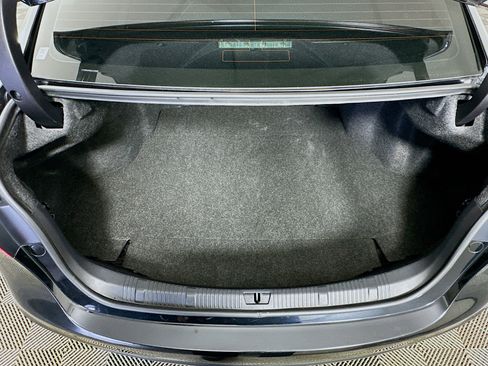 Used 2016 Toyota Avalon Limited w/ Toyota Safety Sense Package image 28