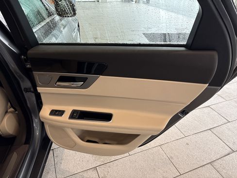 Used 2017 Jaguar XF Prestige image 17