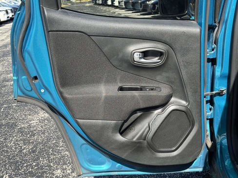 Used 2021 Jeep Renegade Latitude image 13