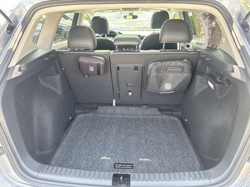 Certified 2025 Volkswagen Taos SE w/ Panoramic Sunroof Package image 5