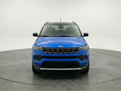 Used 2025 Jeep Compass Limited AWD/4WD image 2