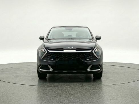 Used 2025 Kia Sportage LX FWD image 2