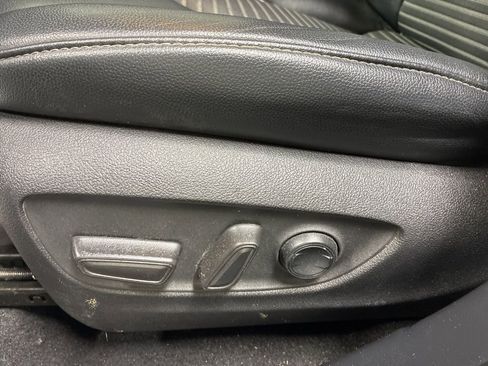 Used 2022 Toyota Highlander XSE AWD/4WD image 11