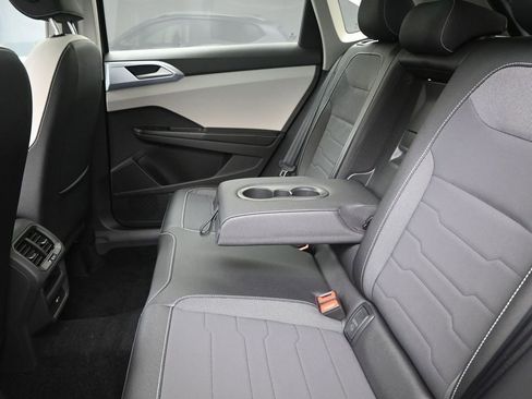 Used 2025 Volkswagen Taos SE w/ Panoramic Sunroof Package AWD/4WD image 20