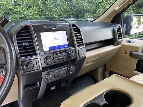 Used 2020 Ford F150 XLT w/ Equipment Group 302A Luxury AWD/4WD image 24