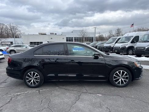 Used 2017 Volkswagen Jetta SE image 13
