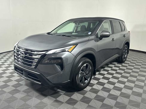 Used 2025 Nissan Rogue SV FWD image 3