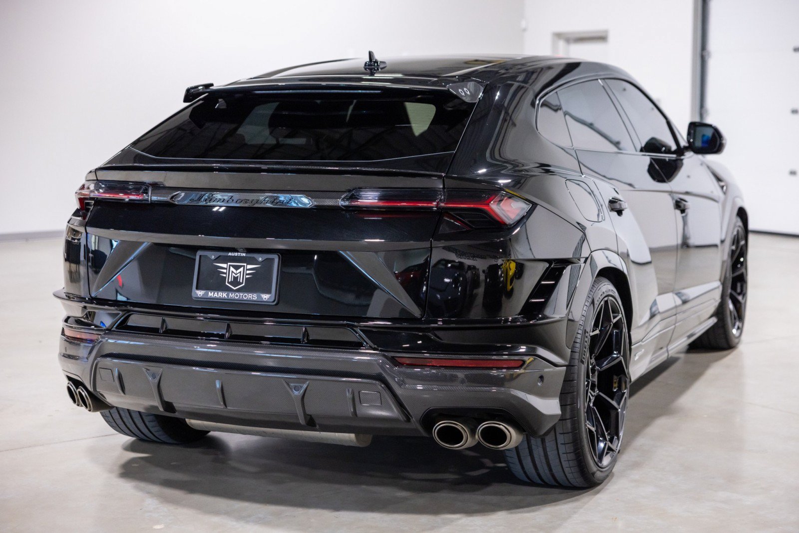 Used 2024 Lamborghini Urus Performante AWD/4WD image 9