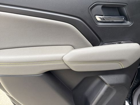 Used 2025 Chevrolet Colorado ZR2 w/ Technology Package image 20