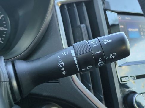 Used 2022 Subaru Crosstrek 2.0i Premium w/ Moonroof Package image 26