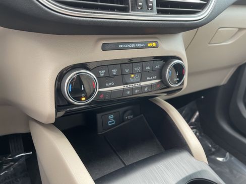 Used 2022 Ford Escape Titanium w/ Class II Trailer Tow Package image 28