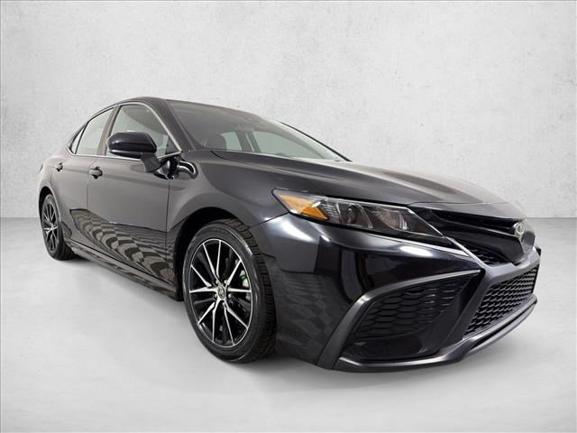 Used 2021 Toyota Camry SE FWD image 1