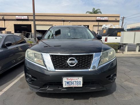 Used 2015 Nissan Pathfinder S FWD image 2