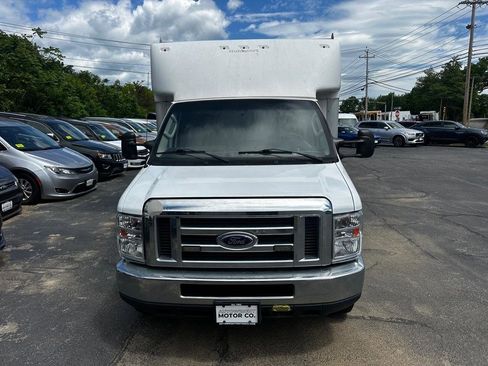 Used 2019 Ford E-450 and Econoline 450 Super Duty w/ Power Windows & Locks Group RWD image 7