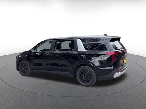 Used 2026 Kia Carnival FWD image 9