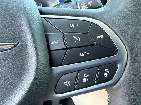 Used 2024 Chrysler Pacifica Touring-L image 26