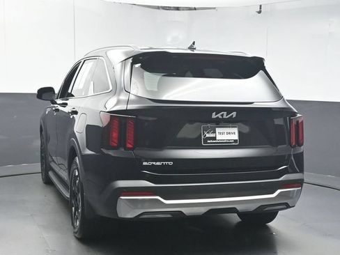 Used 2025 Kia Sorento S FWD image 6