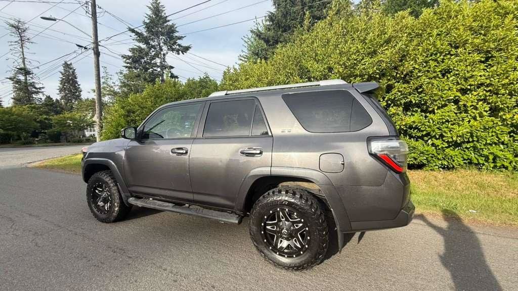 Used 2018 Toyota 4Runner SR5 RWD image 14