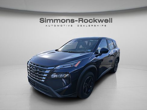 Used 2025 Nissan Rogue SV AWD/4WD image 2