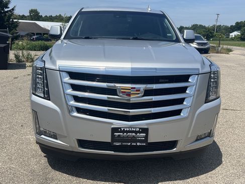 Used 2016 Cadillac Escalade ESV Luxury AWD/4WD image 11