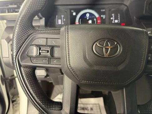Used 2025 Toyota Tacoma SR5 AWD/4WD image 18