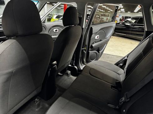 Used 2018 Kia Soul Base image 40