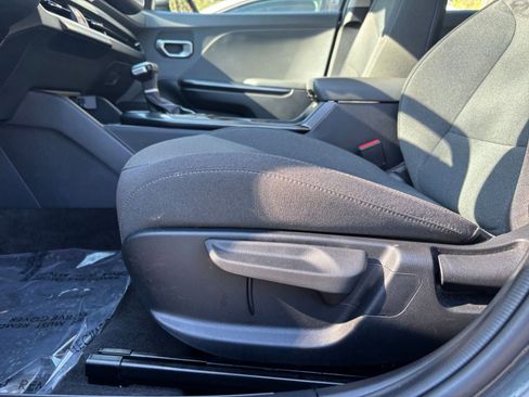 Used 2025 Kia K4 LXS image 28