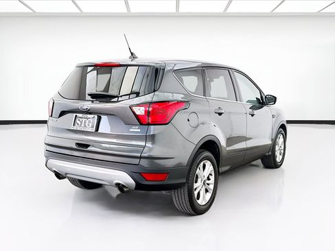 Used 2019 Ford Escape SE FWD image 4