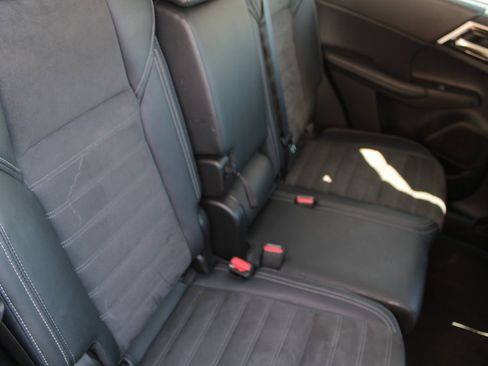 Used 2023 Mitsubishi Outlander SE image 9