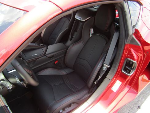 Used 2025 Chevrolet Corvette Stingray Premium Cpe w/ Z51 Performance Package RWD image 9