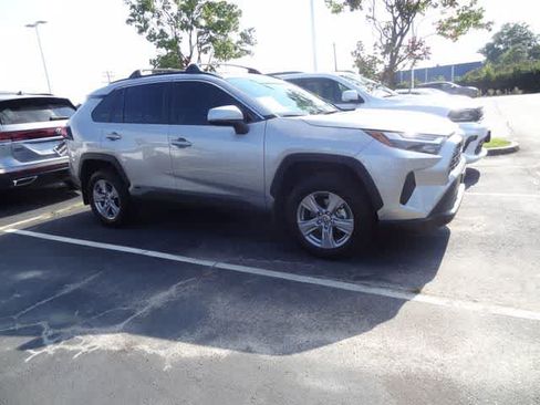 Used 2025 Toyota RAV4 XLE AWD/4WD image 5
